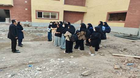  بازدید از خوابگاه در حال ساخت خواهران